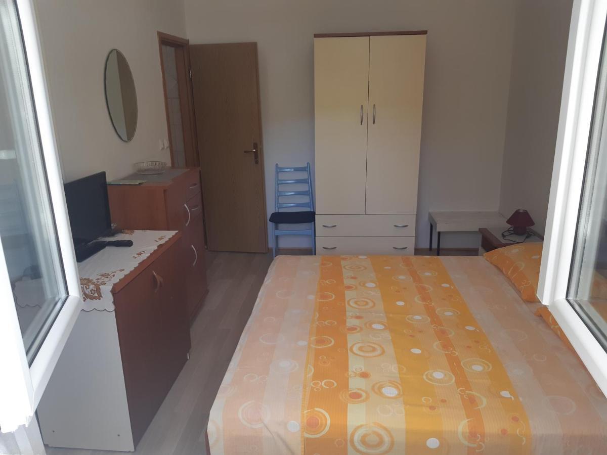 Apartments Julija Χβαρ Εξωτερικό φωτογραφία
