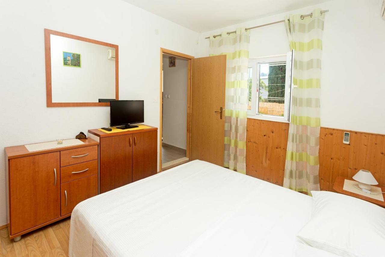 Apartments Julija Χβαρ Εξωτερικό φωτογραφία