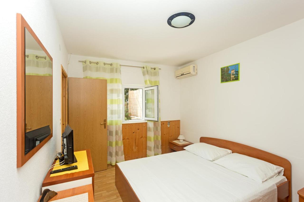 Apartments Julija Χβαρ Εξωτερικό φωτογραφία