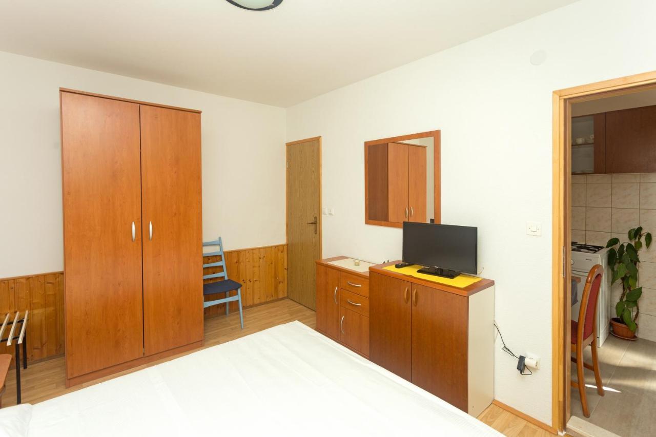 Apartments Julija Χβαρ Εξωτερικό φωτογραφία