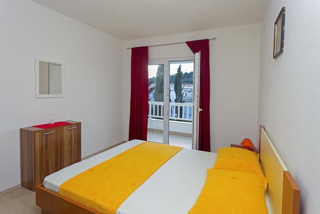 Apartments Julija Χβαρ Εξωτερικό φωτογραφία