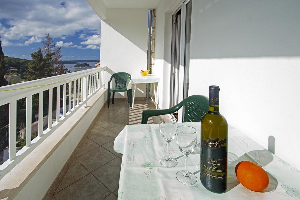 Apartments Julija Χβαρ Δωμάτιο φωτογραφία