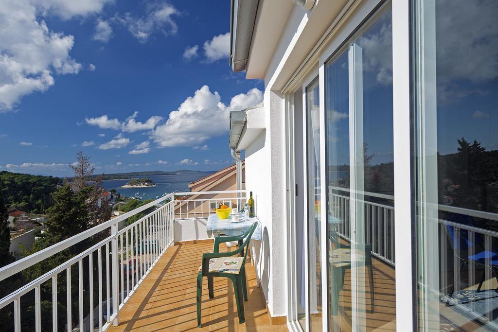 Apartments Julija Χβαρ Εξωτερικό φωτογραφία