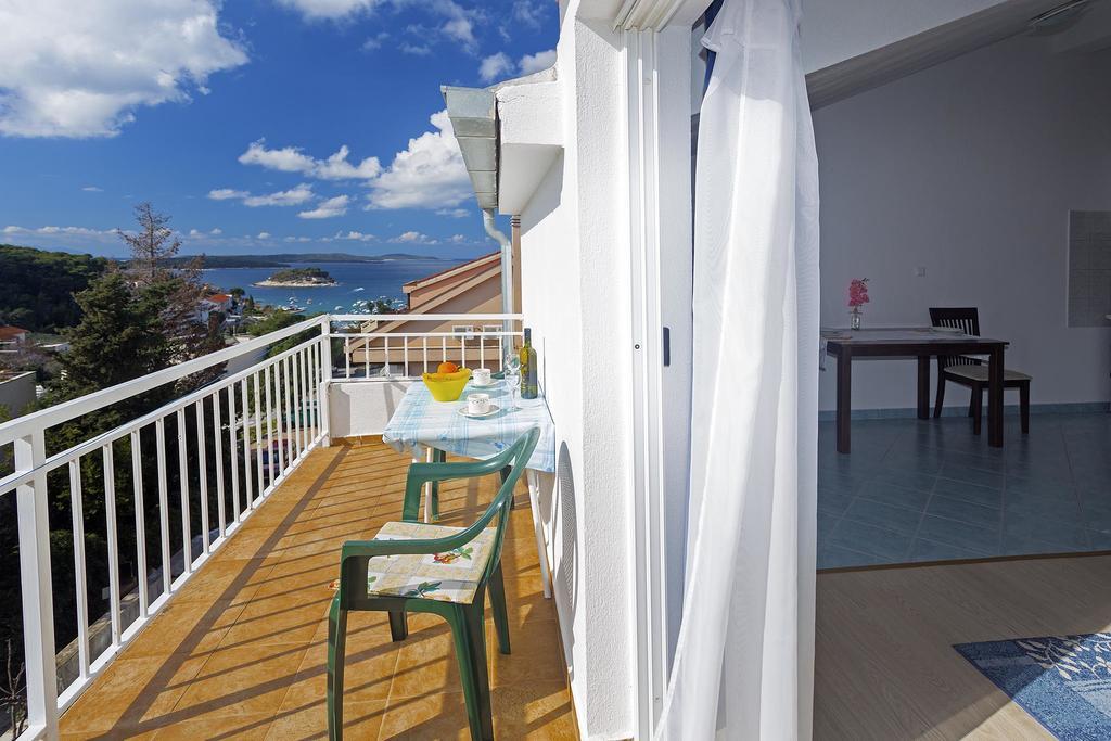 Apartments Julija Χβαρ Εξωτερικό φωτογραφία