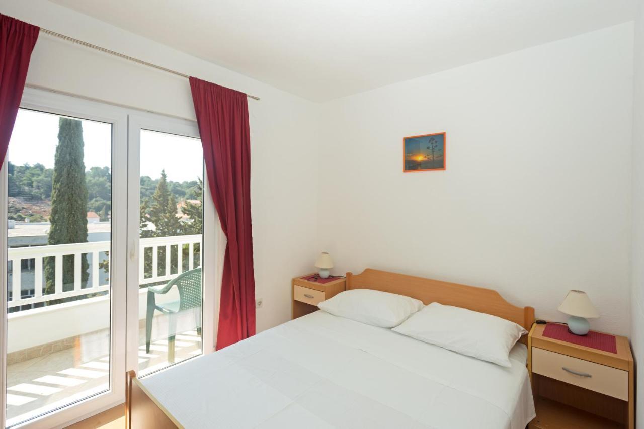Apartments Julija Χβαρ Εξωτερικό φωτογραφία