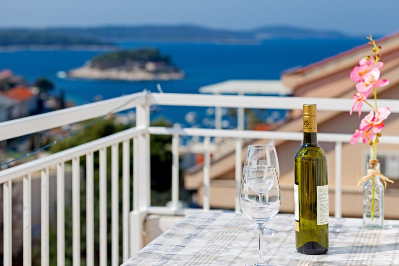 Apartments Julija Χβαρ Εξωτερικό φωτογραφία
