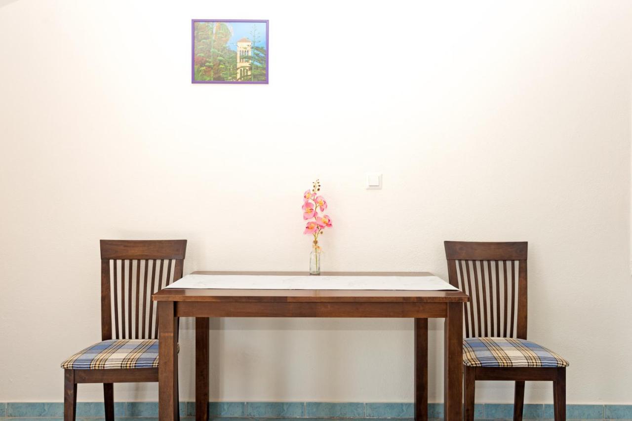 Apartments Julija Χβαρ Εξωτερικό φωτογραφία